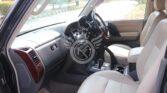 Mitsubishi-Pajero-Front-seats