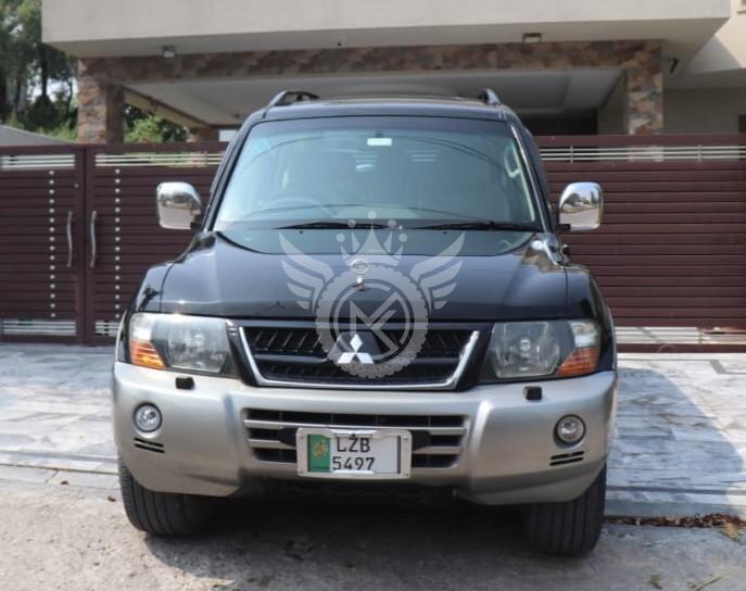 Mitsubishi-Pajero-Front