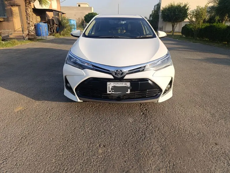 Toyota Altis Grande 2019 White Automatic for Sale in Sargodha